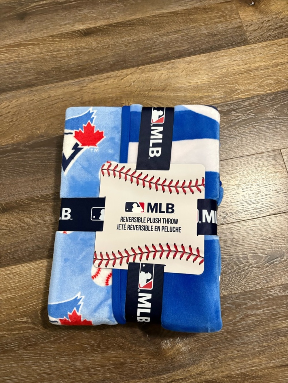 New!!! Toronto Blue Jays Reversible Throw!!  ⚾️ 🇨🇦 ⚾️